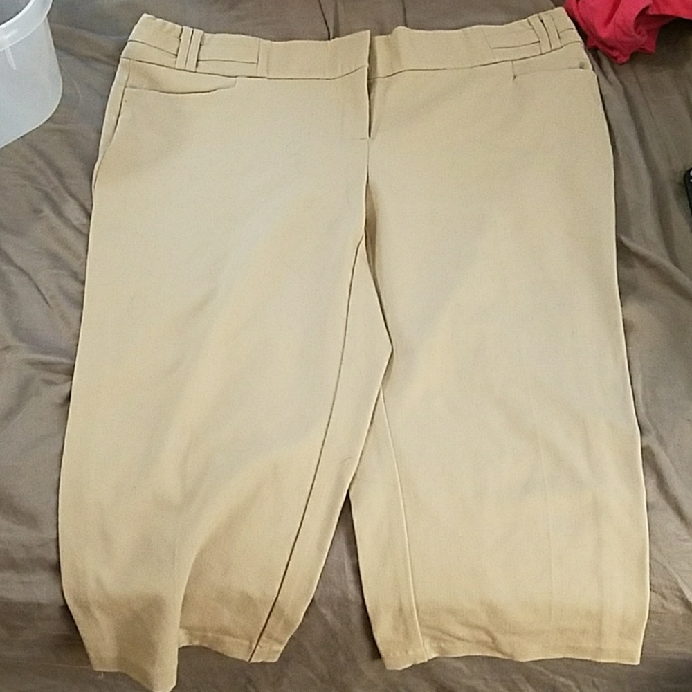 Like new business casual khaki capris